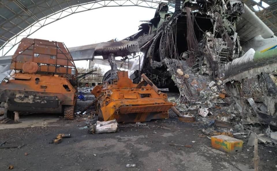 Розбита техніка у Гостомелі. Фото: з відкритих джерел