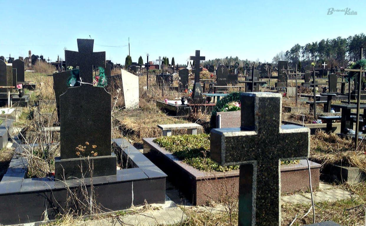 На Південному кладовищі триває виявлення та знешкодження ворожих боєприпасів