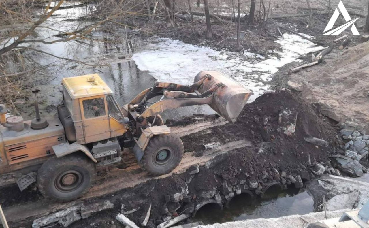 Тимчасова переправа на Харківщині. Фото: Укравтодор