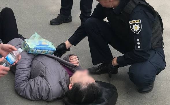 Поліцейські вчасно надали домедичну допомогу. Фото: Патрульна поліція Києва