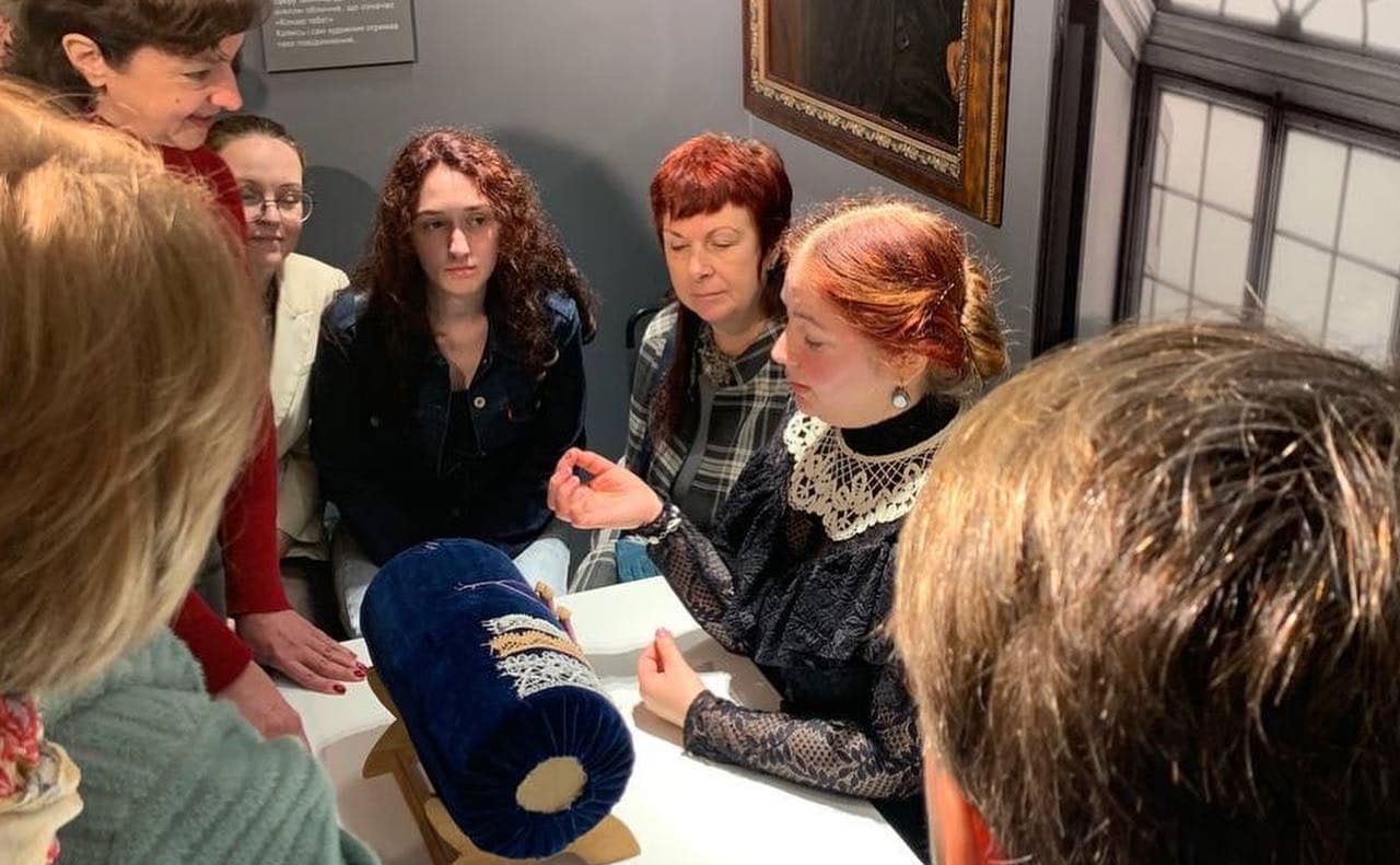 В музеї проводять й майстер-класи. Фото: Victoria Museum