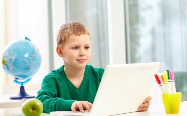 На сайті можна обрати клас, предмет і власне підручник. Фото з відкритих джерел
