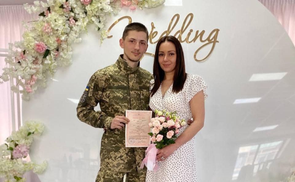 У звільненій від рашистів Бучі з’явилась нова сім’я. Фото: фб сторінка Бучанська міська рада
