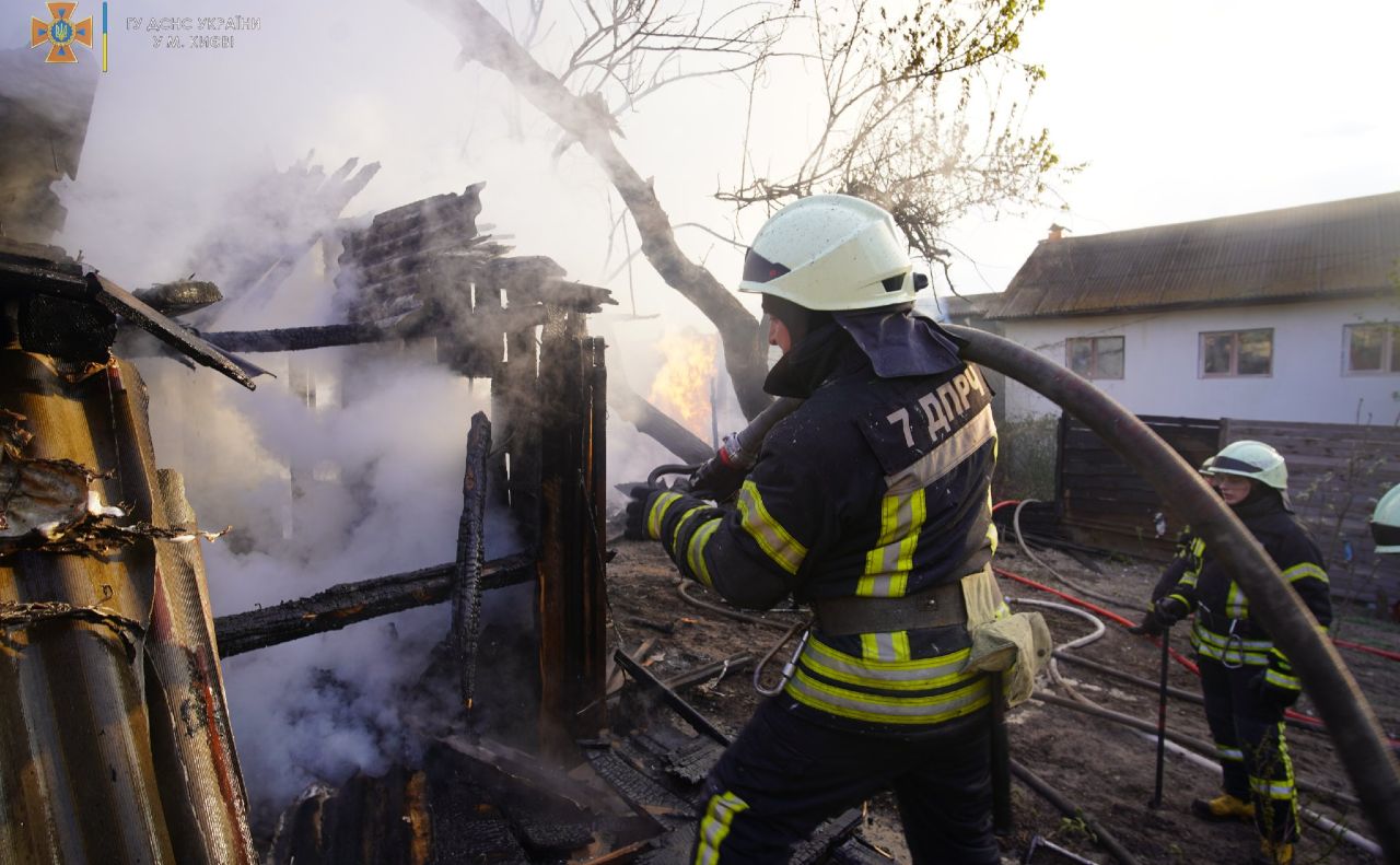 На місці події працювали 16 рятувальників