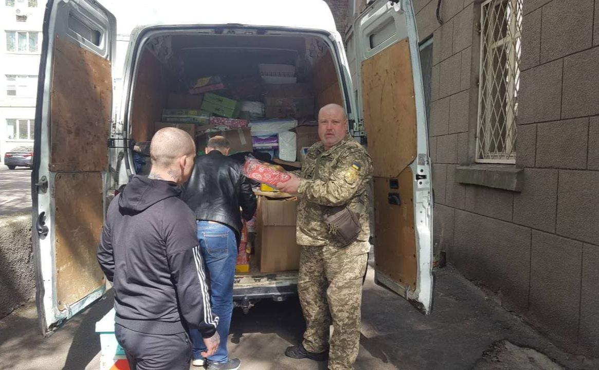 Представники КМВА відправляють гумдопомогу. Фото: офіційний сайт КМДА