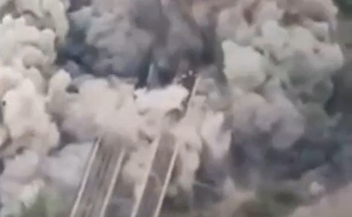 Тепер ворог не зможе перевозити свою техніку залізницею. Фото: скріншот з відео