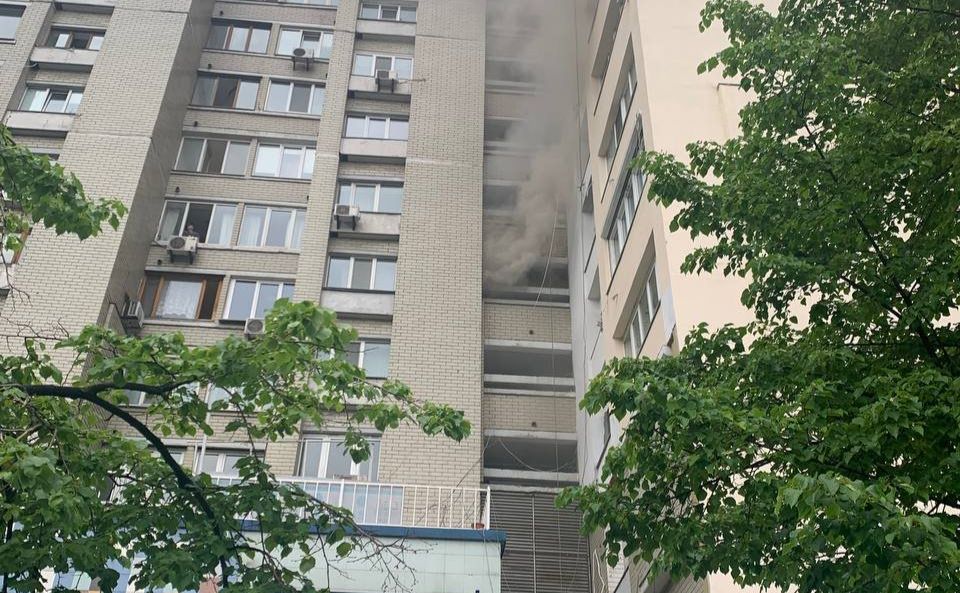 Спалахнула електрощитова у 14-поверховому будинку в Голосіївському районі. Фото: ГУ ДСНС у м.Києві