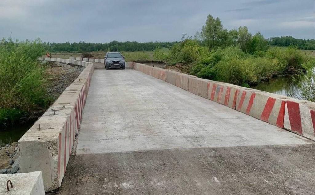 Тимчасова переправа через річку Ірша. Фото: Укравтодор