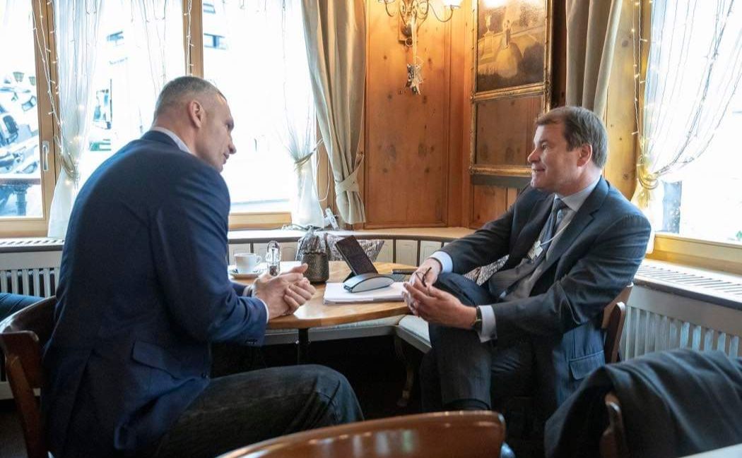 Мер Києва Віталій Кличко у Давосі з першим віце-президентом ЄБРР Юргеном Рігтерінком. Фото: Пресслужба В.Кличка