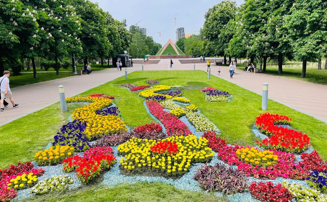 Квітник у Парку «Перемога» «Віночок». Фото: КП УЗН Дніпровського району