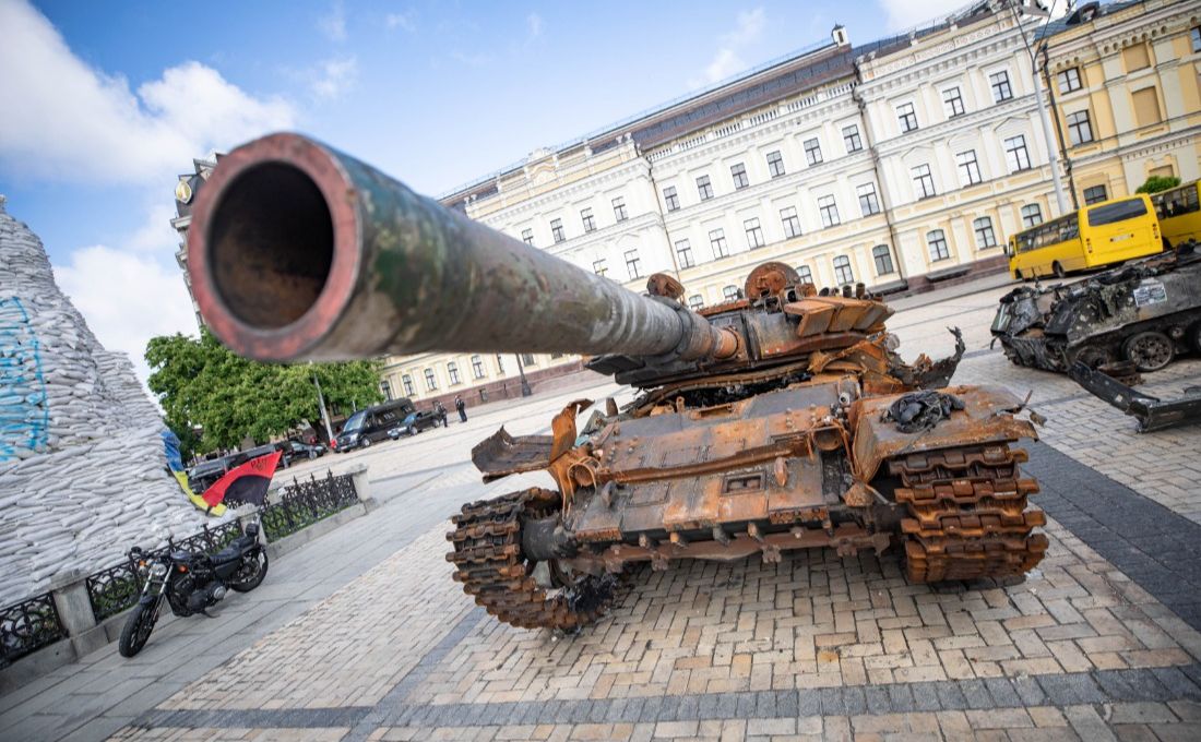Танк, знешкоджений українськими військовими під Києвом. Фото: МВС України