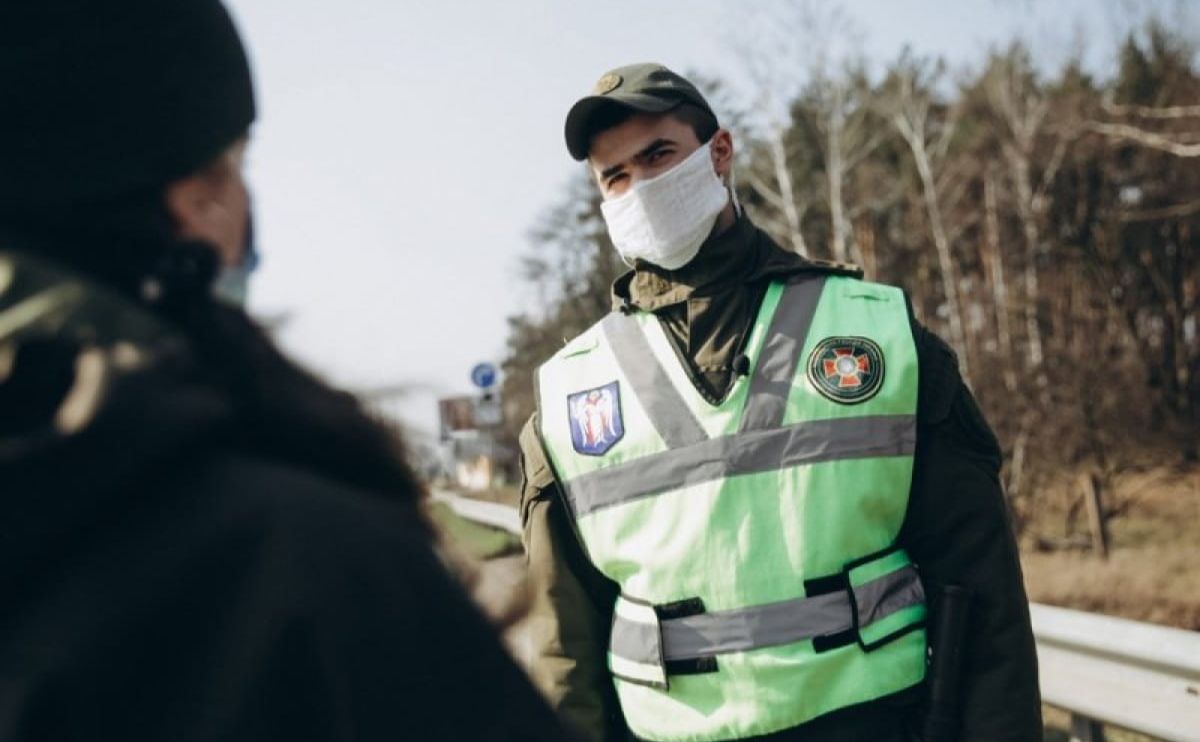 Поліція затримує порушників комендантської години. Ілюстративне фото з відкритих джерел