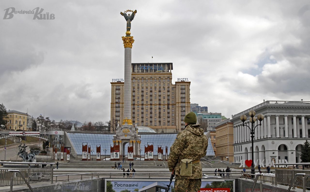Киян просять дотримуватися правил комендантської години. Фото: Борис Корпусенко
