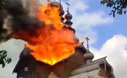 Всіхсвятський скит у вогні. Фото: скріншот з відео