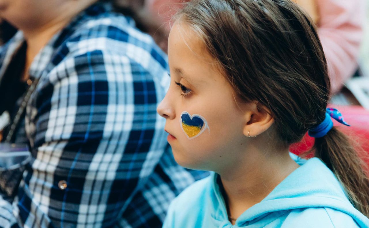 В українських дітей цей час вирваний з дитинства. Фото: Охматдит