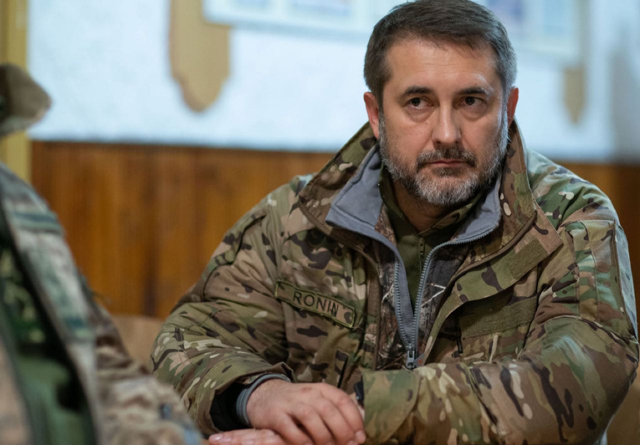 Сергій Гайдай повідомляє про ситуацію на Луганщині з місця подій. Фото: з відкритих джерел