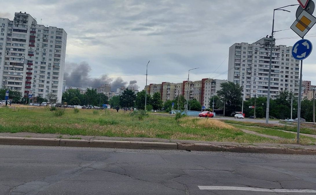 Київ оговтується після ракетної атаки росії. Фото: з відкритих джерел