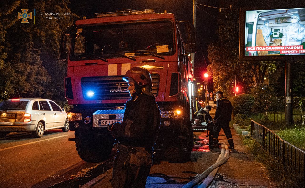 На місці події працювали 14 вогнеборців. Фото: ГУ ДСНС у Києві