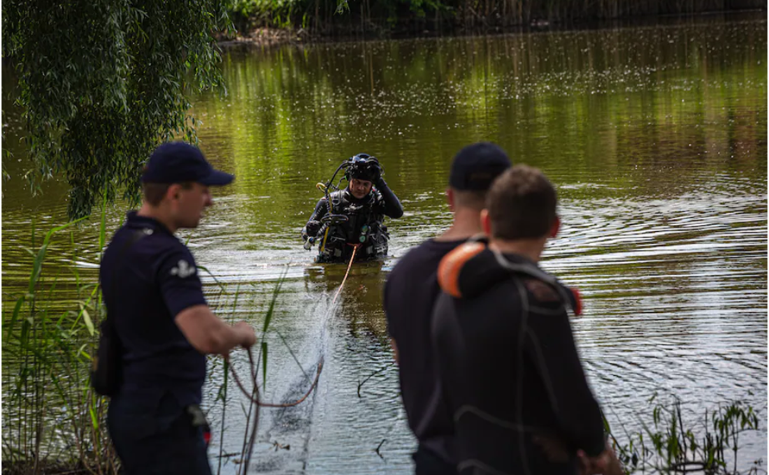 Сапери розповідають про нульову видимість під водою. Фото: The Washington Post