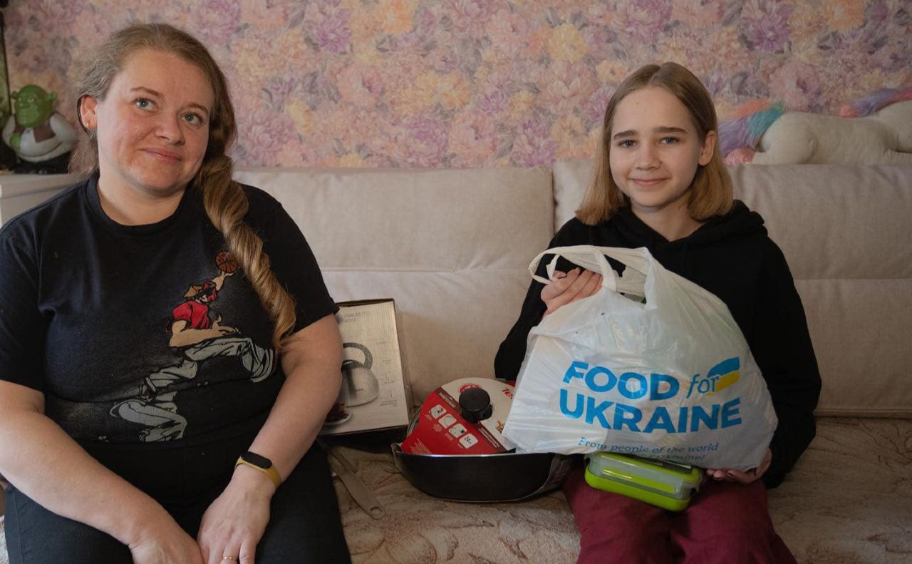 Для тих, хто цього потребує, підготували понад 2 тисячі продуктових наборів. Фото: Food for Ukraine