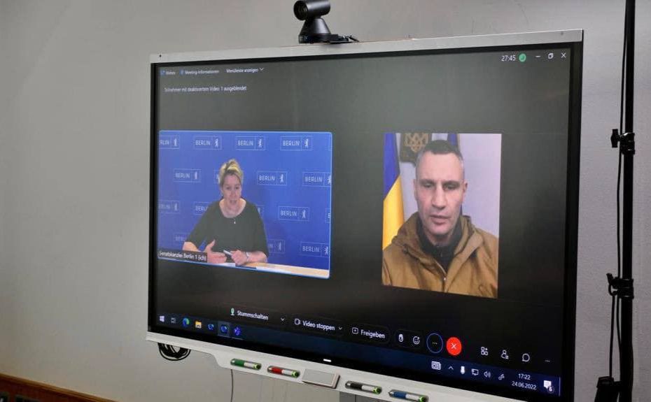 За допомогою технології DeepFake можна замінити обличчя співромовника. Фото зі сторінки фб Віталія Кличка