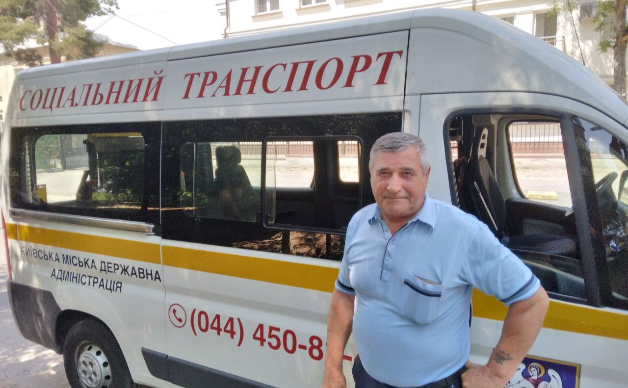 Василь Косюк працює водієм Київського міського терцентру соціального обслуговування. Фото: С.Дерев’янко