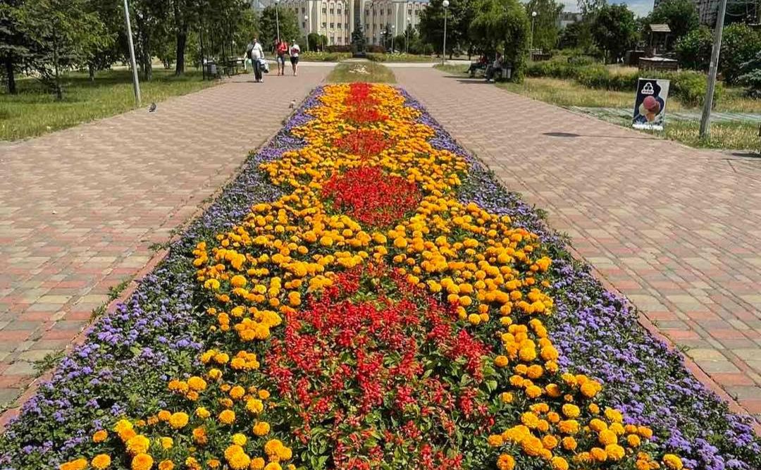 Робота з озеленення. Фото: КП УЗН Деснянського району