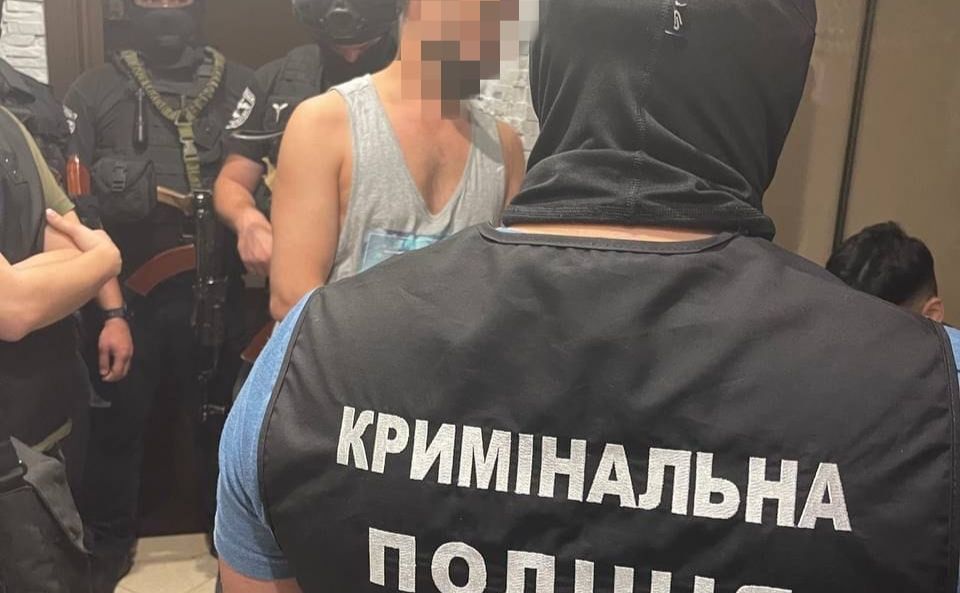 Затримали чоловіка, який переправляв жінок до Туреччини. Фото: Національна поліціяУкраїни