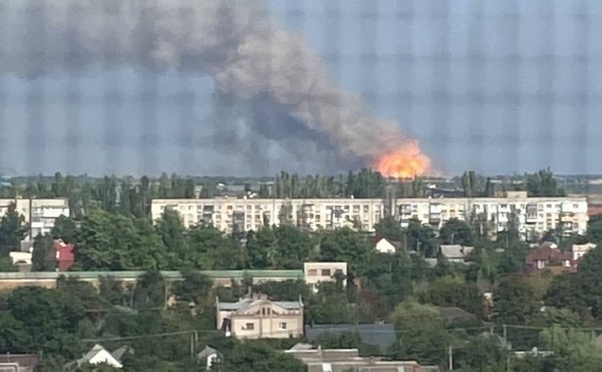 Горить склад боєприпасів. Фото: Костянтин Риженко/телеграм-канал