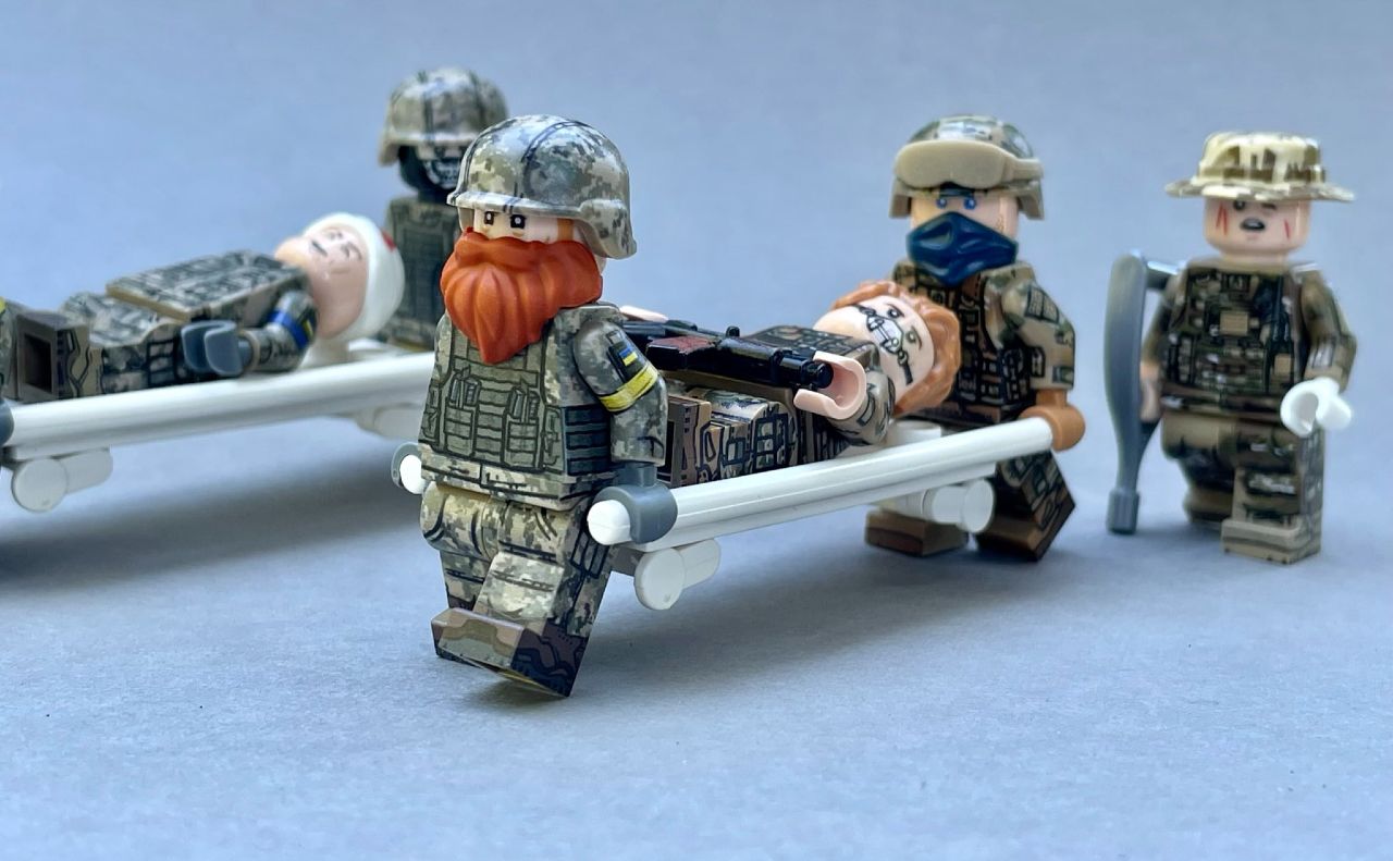 Це лімітовані герої конструктору Lego. Фото: Ендрю Бікрафт