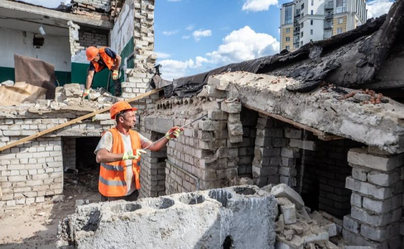 Місто почало відновлювати пошкоджені будинки. Фото: пресслужба КМДА