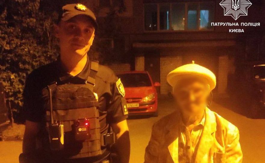 Мешканка Солом’янки заблукала у рідному місті. Фото: Патрульна поліція Києва