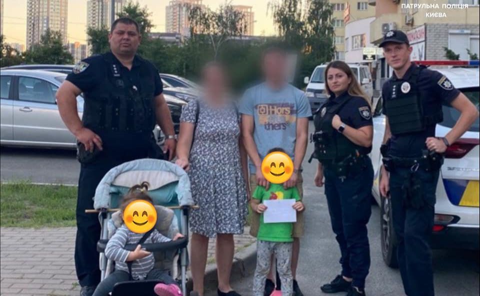 Зовсім маленькі кияни раптом опинились на самоті у місті. Фото: Патрульна поліція Києва