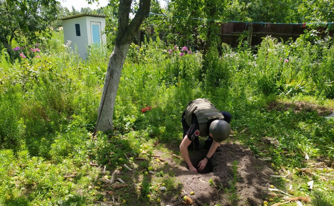 Піротехніки та сапери працюють нині у селах п’яти районів. Фото: фейсбук А.Нєбитов
