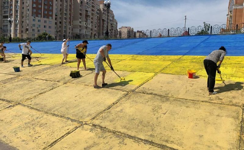 На Оболоні оновили кольори на прапорі