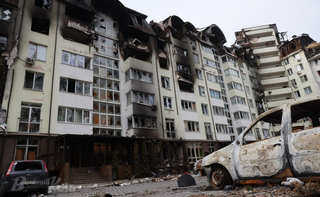 Пошкоджені будинки будуть відновлювати й надалі. Фото: Борис Корпусенко