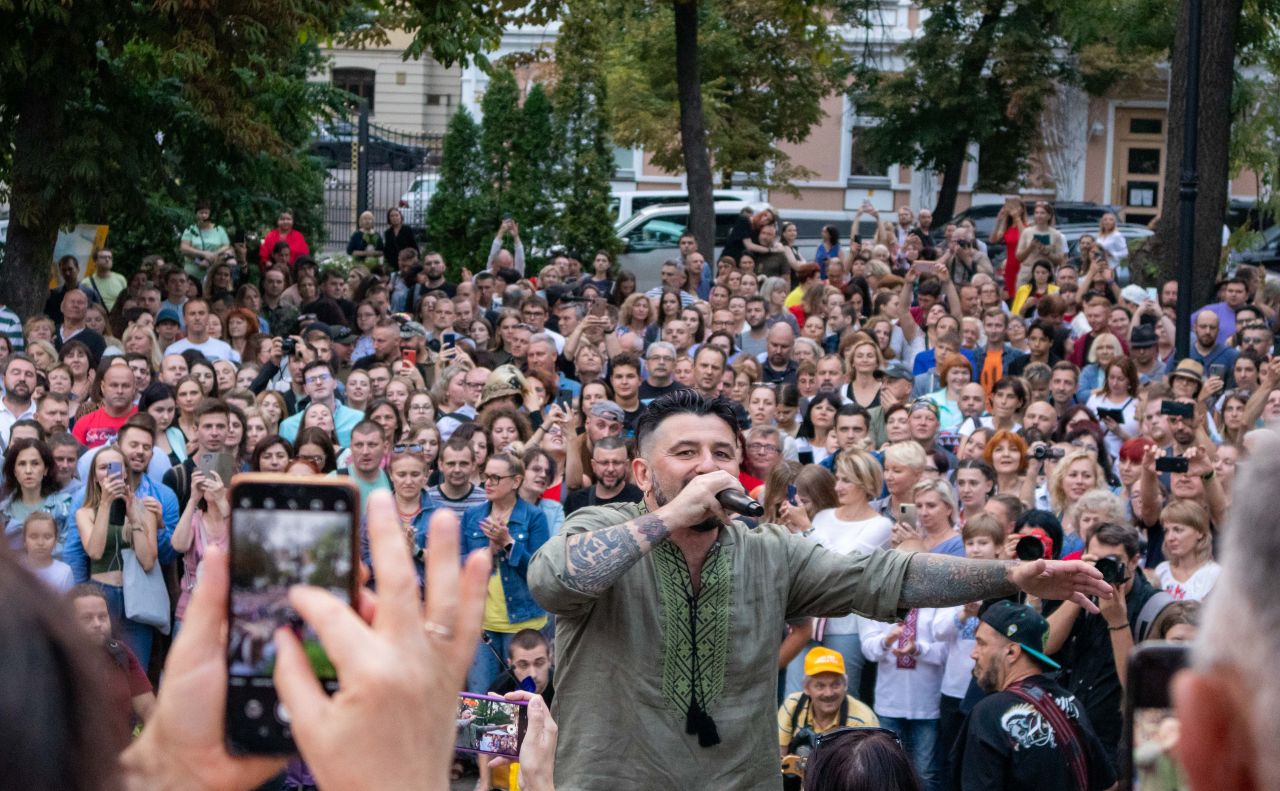 Музичний блок-пост у центрі столиці. Фото: «Вечірній Київ»