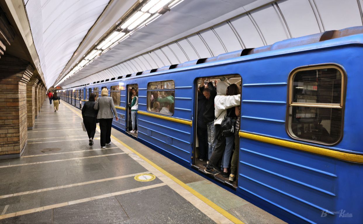 Зміна роботи метро буде тимчасовою. Фото: Борис Корпусенко