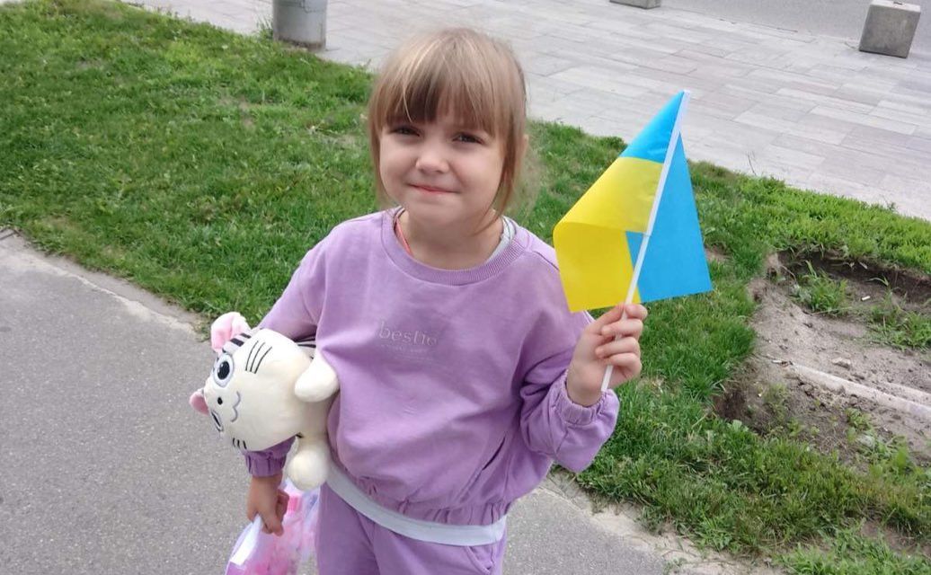 Флешмоб називається «Прапор моєї країни!».Фото з відкритих джерел