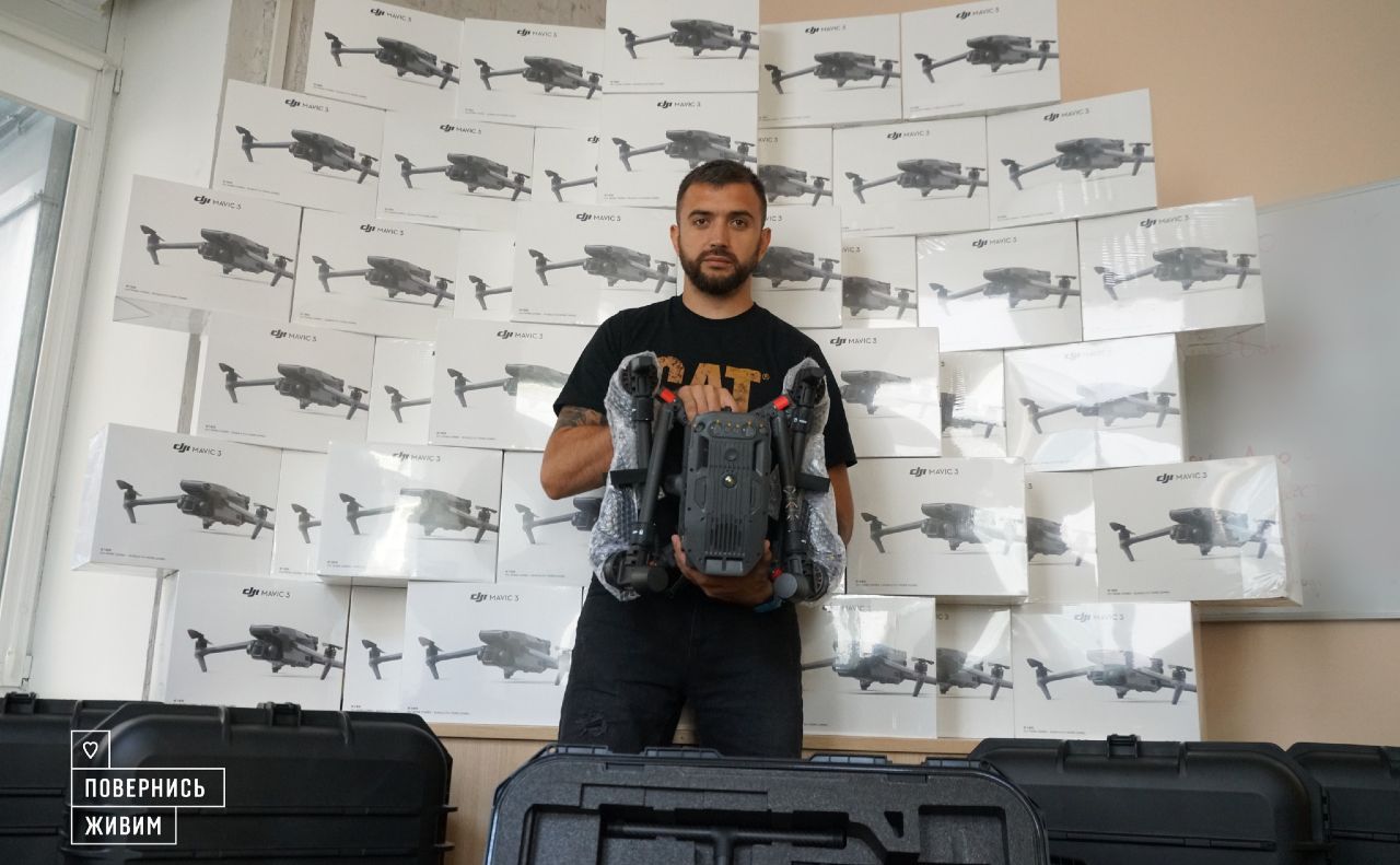 На фото Олег Карпенко, керівник напрямку розвитку партнерств Фонду. Світлина: «Повернись живим»