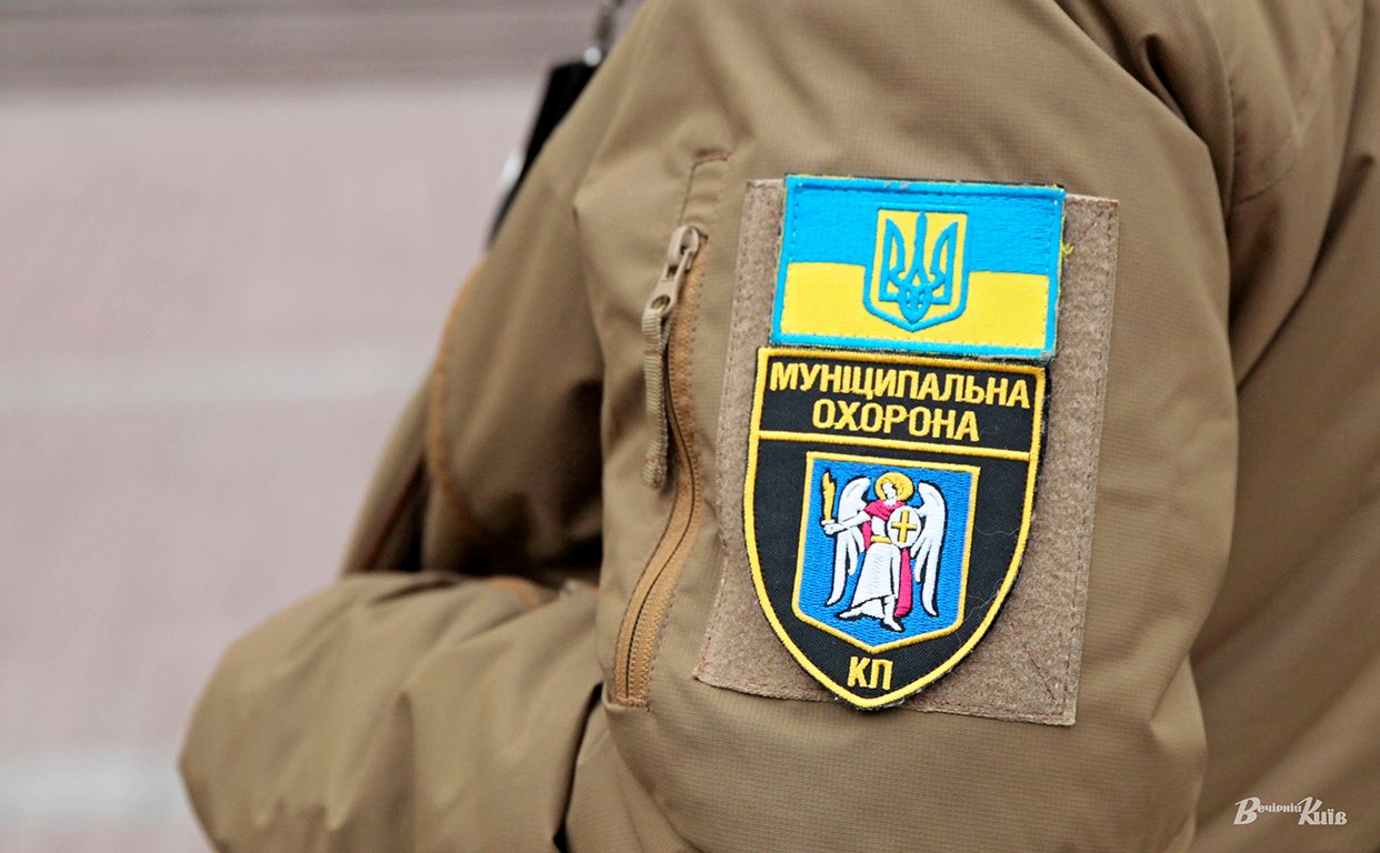 Працівники Муніципальної охорони допомогли знайти зловмисника. Фото: Борис Корпусенко