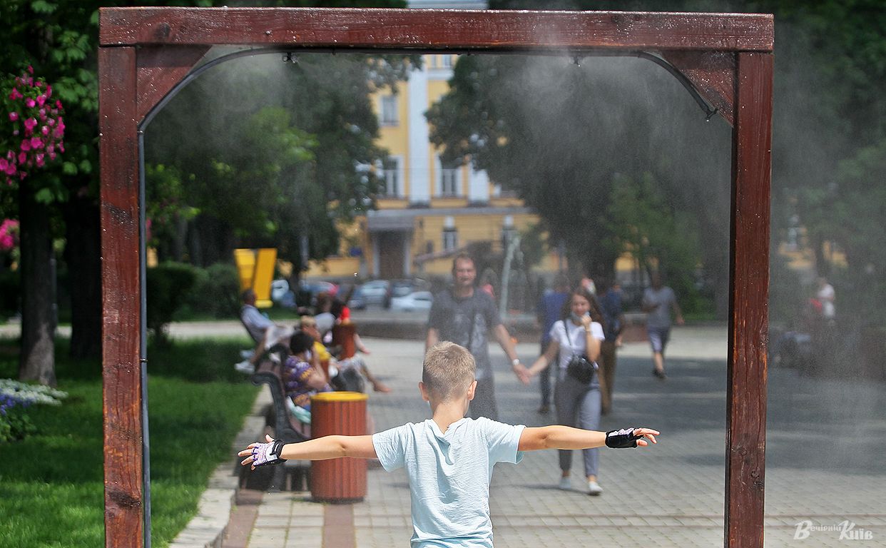 Кліматична норма перевищена на 5,7°С. Фото: Борис Корпусенко