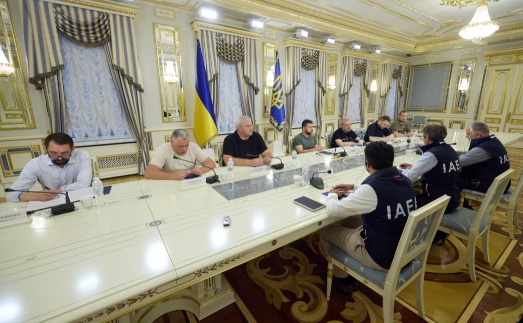 Президент України зустрівся з представниками МАГАТЕ. Фото: ОП