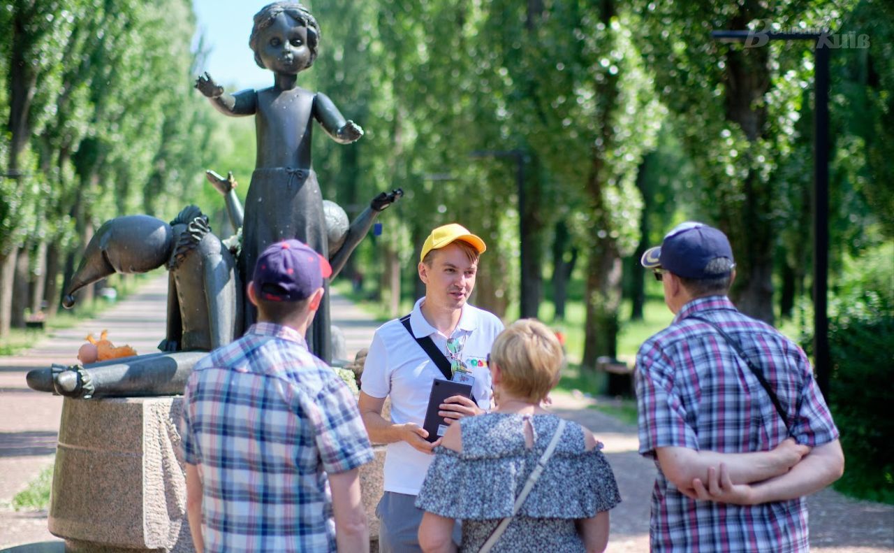 Учасники дізнаються більше про історію Києва. Фото: Олексій Самсонов