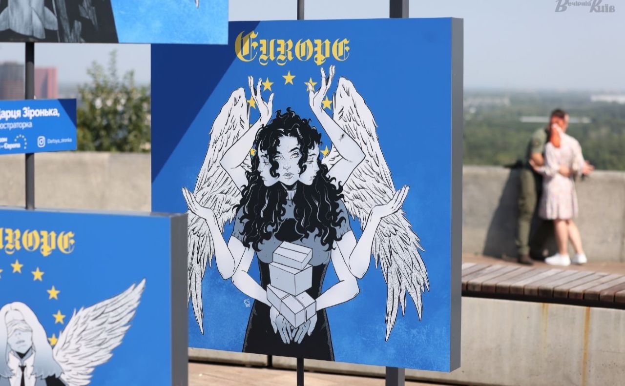 Виставка під Аркою Свободи українського народу. Фото: Борис Корпусенко