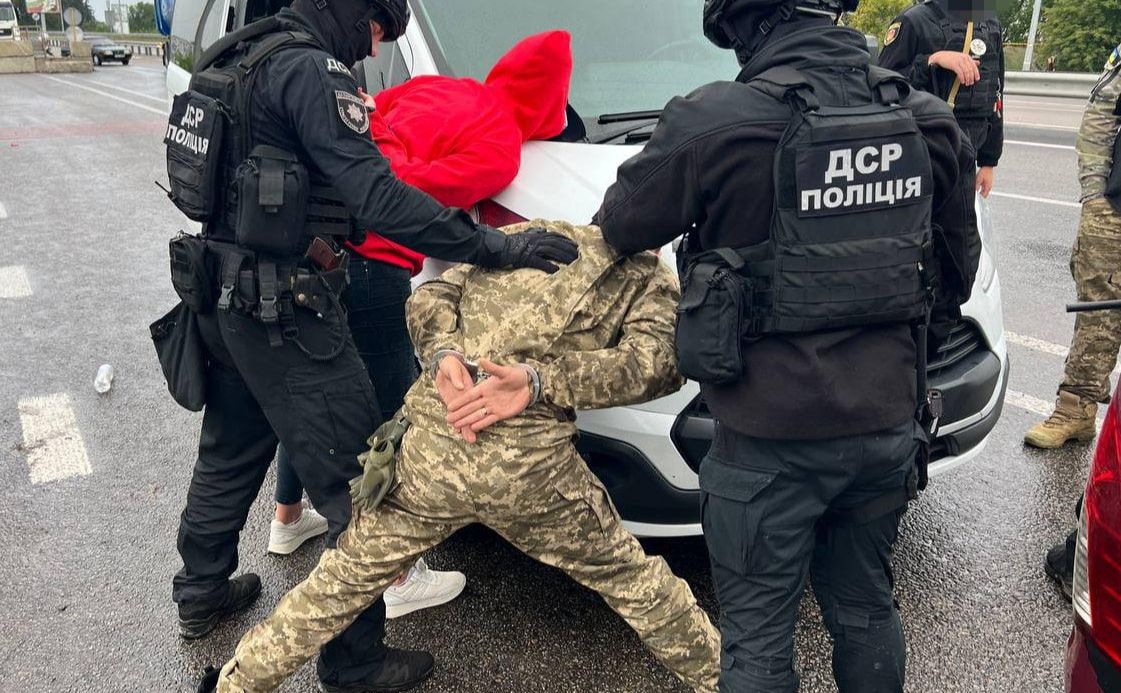 Затримання фігурантів. Фото: Нацполіція