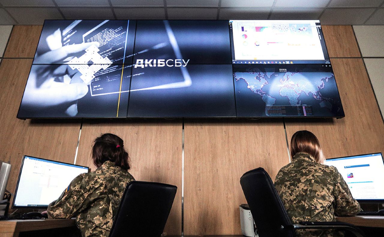 Кіберфахівці СБУ цілодобово дбають про інформаційну безпеку країни. Фото: СБУ