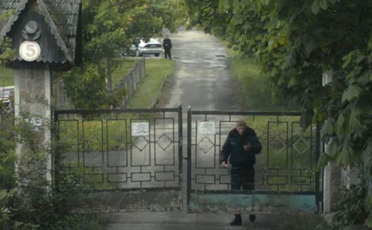 У картині шукають будинок дідуся режисерки. Фото: кадр із фільму