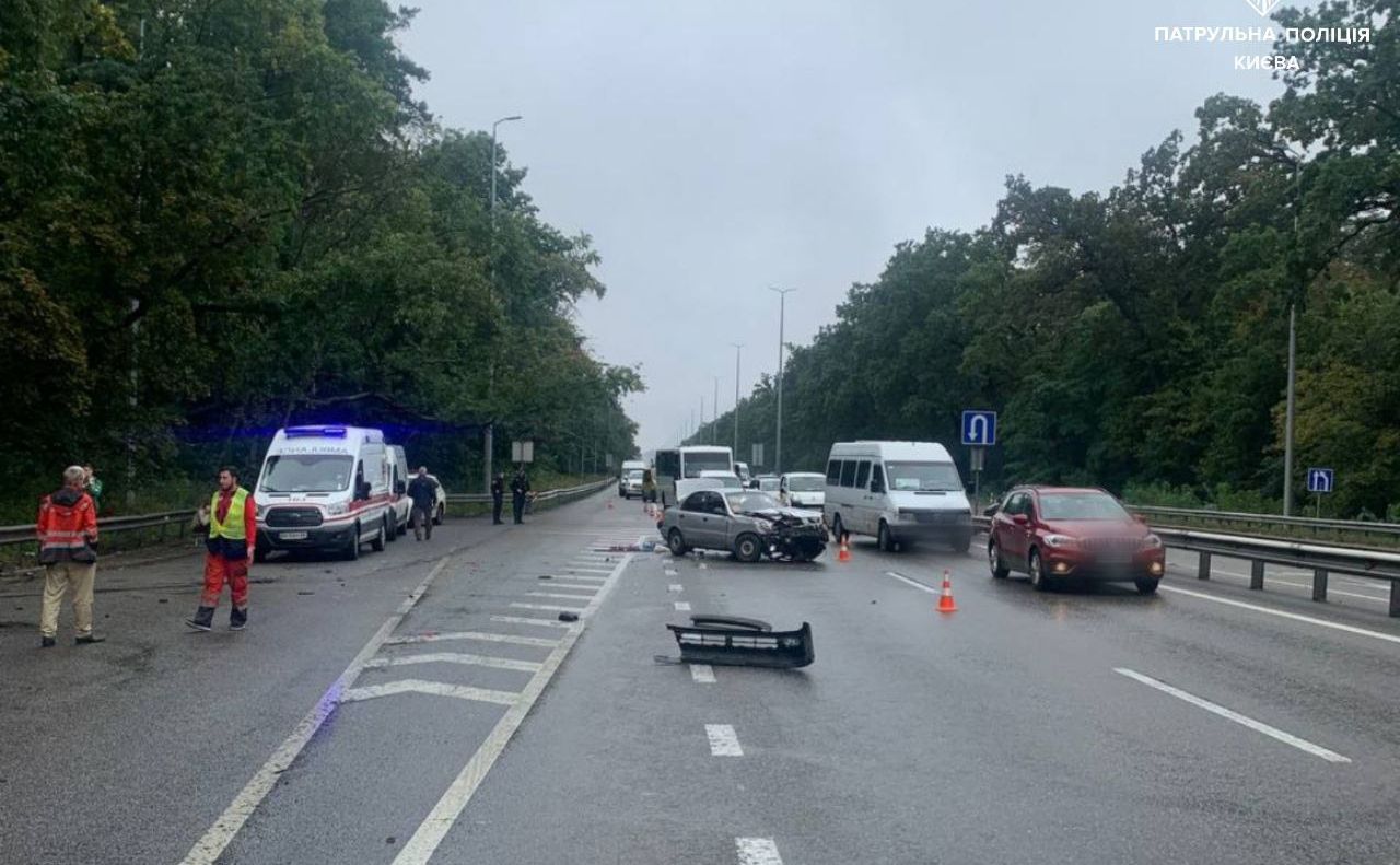 ДТП на Житомирській трасі. Фото: Патрульна поліція Києва