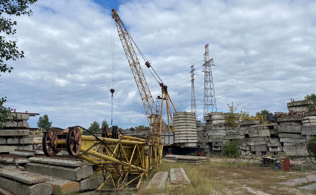 Кладовище кранів на Либеді. Фото: Кирило Степанець